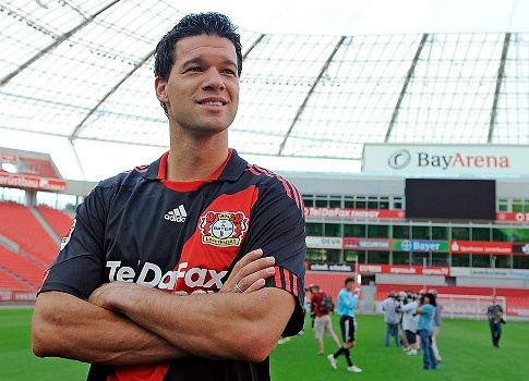 Leverkusen mở ra cơ hội để Queens Park Rangers chiêu mộ Ballack