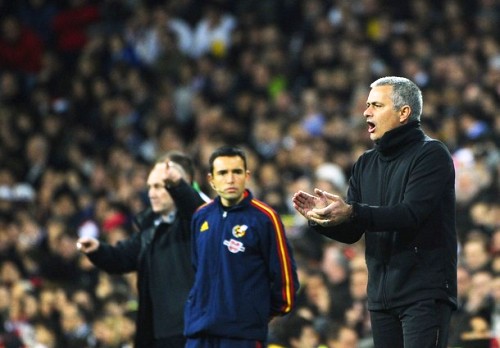 Mourinho kêu gọi CĐV Inter và Chelsea ủng hộ HLV của mình