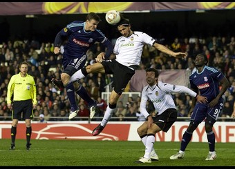 Video Europa League: Thắng nhẹ Stoke, Valencia thẳng tiến