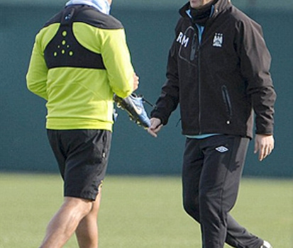 Lần đầu tiên thầy trò Mancini –Tevez tái hợp trên sân tập