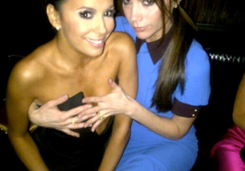 Bà Becks lộ ảnh “thân mật” quá mức với nữ diễn viên Longoria