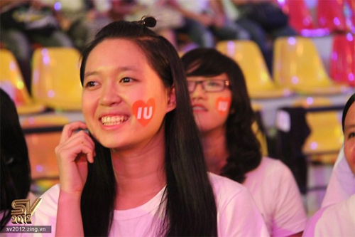 Ngắm các cô gái xinh đẹp tại SV 2012