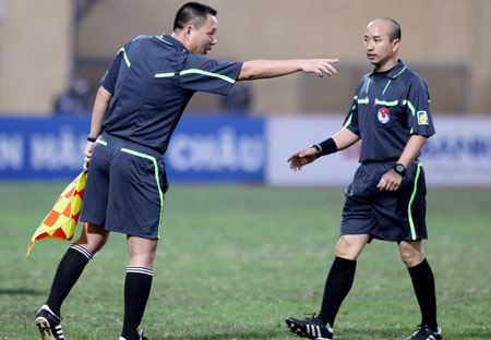 “Vua sân cỏ” lại gây ra bức xúc dư luận