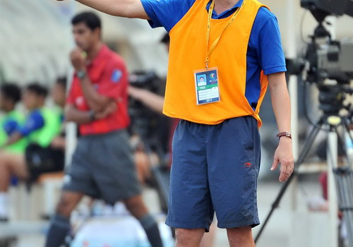 Chọn HLV trưởng ĐTQG: HLV Phan Thanh Hùng xung phong