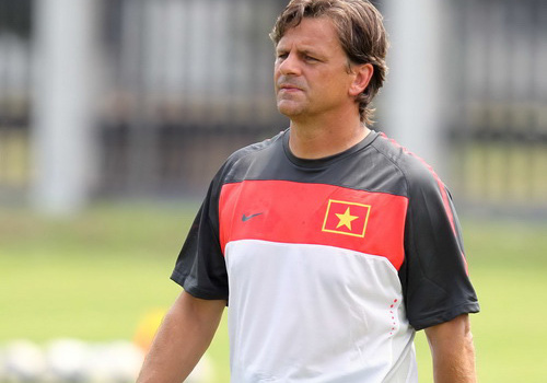 Chọn HLV ĐT Việt Nam: Nghịch lý hàng ngoại