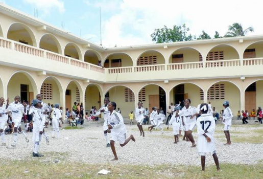 Phía sau sự hào nhoáng: Còn có một Real Madrid rất khác