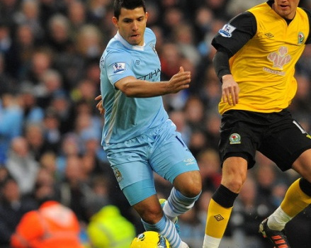 Maradona xúi Aguero bỏ City sang Madrid