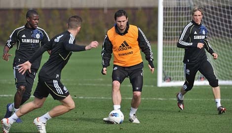 Chelsea tá hỏa vì... lựu đạn phát nổ