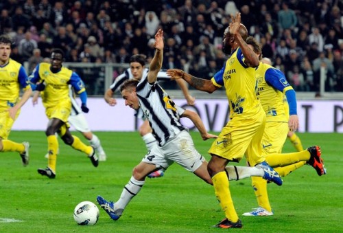 Juventus bị Chievo chia điểm ngay trên sân nhà