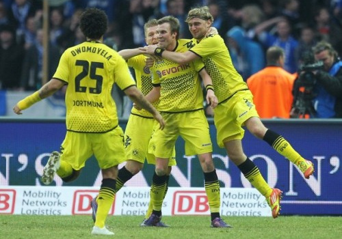 Bayern bất ngờ trượt ngã, Dortmund xây chắc ngôi đầu