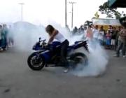 Video: Vẽ vòng tròn bằng... bánh xe