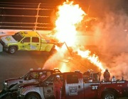 Video: Hãi hùng xe đua bốc cháy trên đường đua Daytona 500