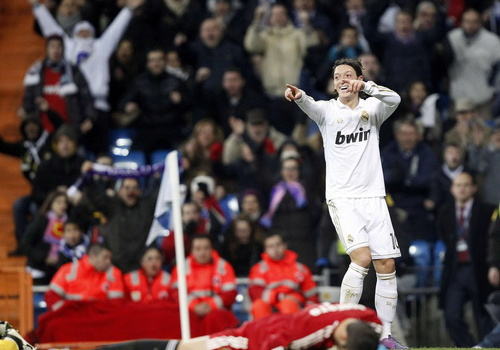 Real Madrid và “ngòi nổ” Mesut Oezil: Cứ chạm chân là có bàn thắng!