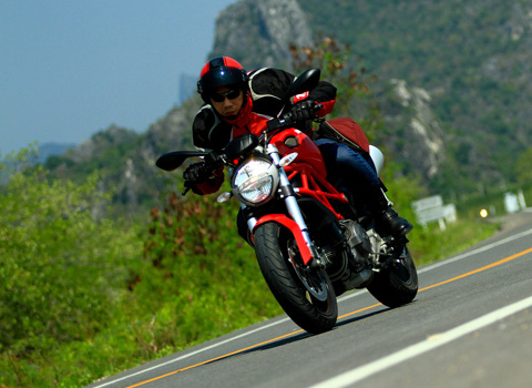 Trải nghiệm 'Quỷ nhỏ' Ducati Monster 795