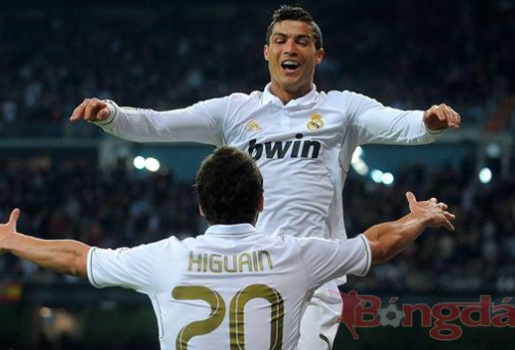 Chelsea “vét túi” mua cả Cris Ronaldo và Higuain