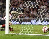 Video FA Cup: Bàn phản lưới nhà không thể tin của Vaughan khiến Sunderland để thua Everton