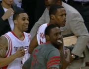 Video NBA: Pha ném rổ chính xác từ cuối sân của  Marcus Camby