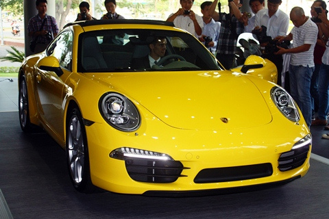 Dồn dập xe mới đổ bộ thị trường Việt