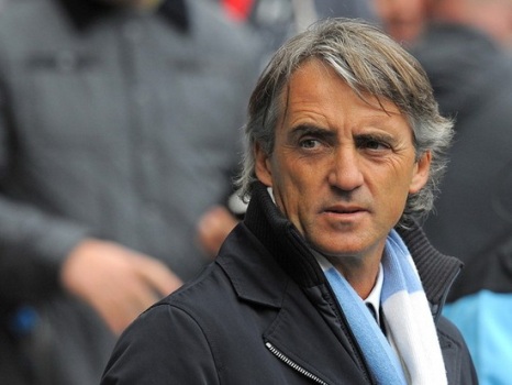 Xung quanh sự sa sút của Man City: Hãy trách Mancini