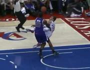 Video NBA: Pha ghi điểm khó tin của Blake Griffin