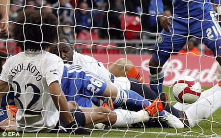 Bàn thắng ma của Mata thúc đẩy FIFA sử dụng công nghệ