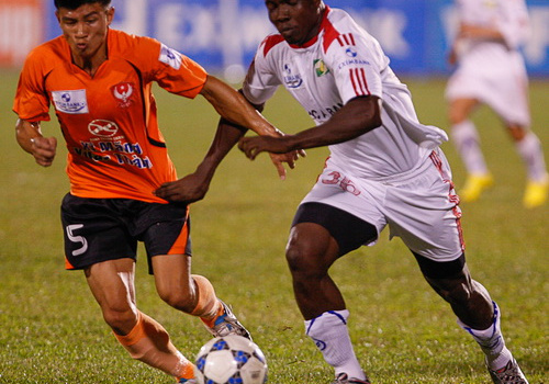 Nghịch lý của cầu thủ Việt