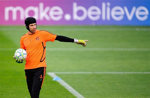 Cech: Trọng tài có thể quyết định cả trận đấu