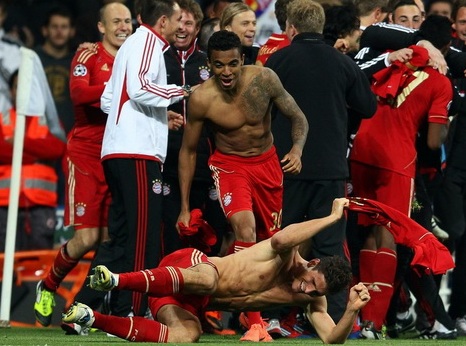 Bayern vào chơi chung kết Champions League: Giẫm lên gai nhọn để trở về