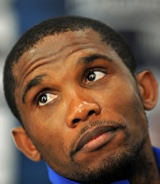 Video: Eto'o ăn mừng bàn thắng theo kiểu lính Liên Xô