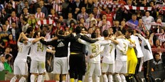 Video La Liga: Không khí ăn mừng nhảy múa trong phòng thay đồ Real Madrid
