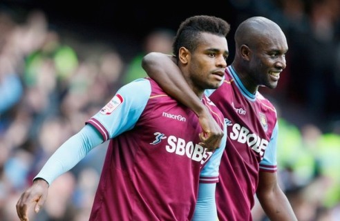 West Ham chỉ còn cách Premier League một bước chân