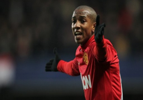 Ashley Young đặt hy vọng vào Queens Park Rangers