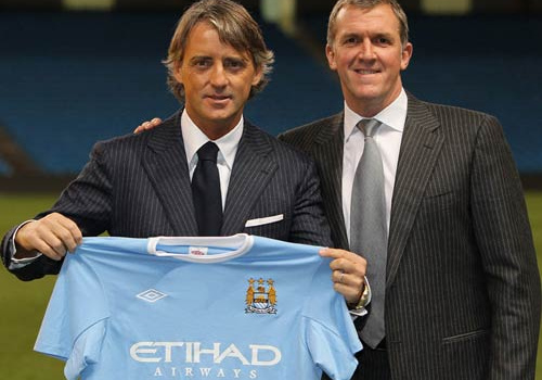 Hãy cảm ơn Mancini, chứ đừng sa thải!