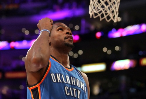 Play-off NBA: Thunder giành chiến thắng kịch tính trước Lakers