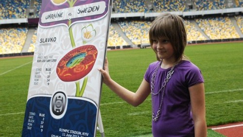 Mẫu vé EURO 2012 được thiết kế bởi một... bé gái
