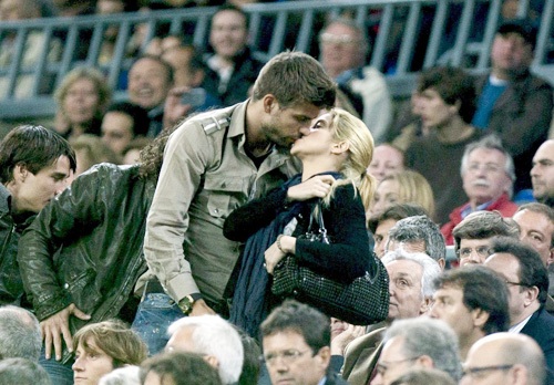 Pique & Shakira “an cư” trước EURO