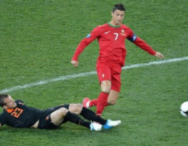 Video Euro 2012: Bàn thắng đầu tiên của Cristiano Ronaldo tại Euro 2012