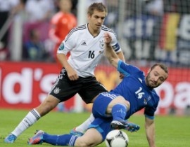 Video Euro 2012: Bàn mở tỉ số tuyệt đẹp của Philipp Lahm (Đức) vs Hy Lạp