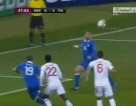 Video EURO 2012: Pha bỏ lỡ khó tin của De Rossi