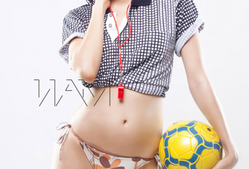 Phương Mai lả lơi cổ vũ Euro