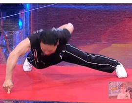 Video: Kỷ lục Guinness chống đẩy 1 ngón tay
