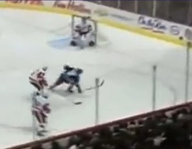 Video: Tai nạn kinh hoàng môn hockey trên băng
