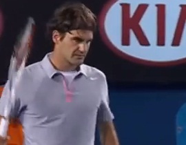 Video: Hành động khó hiểu của Federer với Murray