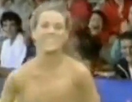 Video: Những vụ CĐV trần như nhộng lao xuống sân hot nhất làng thể thao