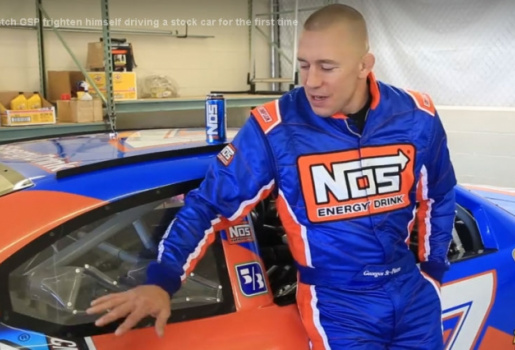 Video: Cựu vương UFC - Georges St-Pierre xanh mặt khi thử lái xe đua