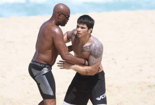 Video: Cựu vương UFC quần bạn tập tơi tả trong thời gian cấm thi đấu