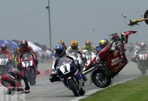 Những tai nạn nguy hiểm trên đường đua Moto GP 