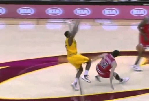 Những tình huống cười ra nước mắt ở NBA mùa 2012/13