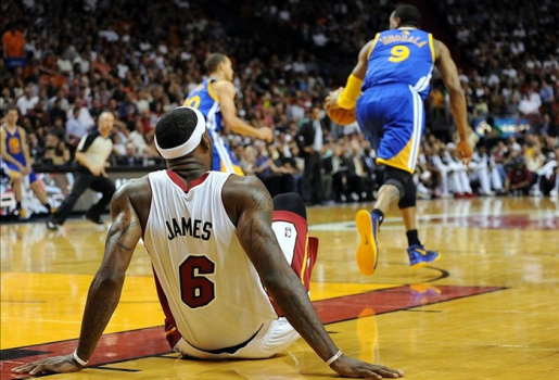 Video những tình huống LeBron James bị ăn dưa bở từ đối thủ