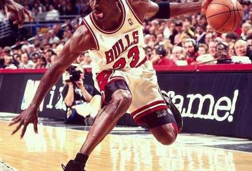 Video bí kíp di chuyển không bóng của Michael Jordan